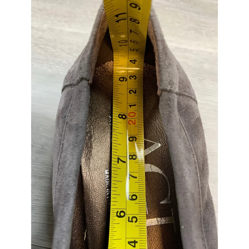 AGL Attilio Giusti Leombruni Women's Taupe 9 Suede Wedge Pumps Cap Toe Italy